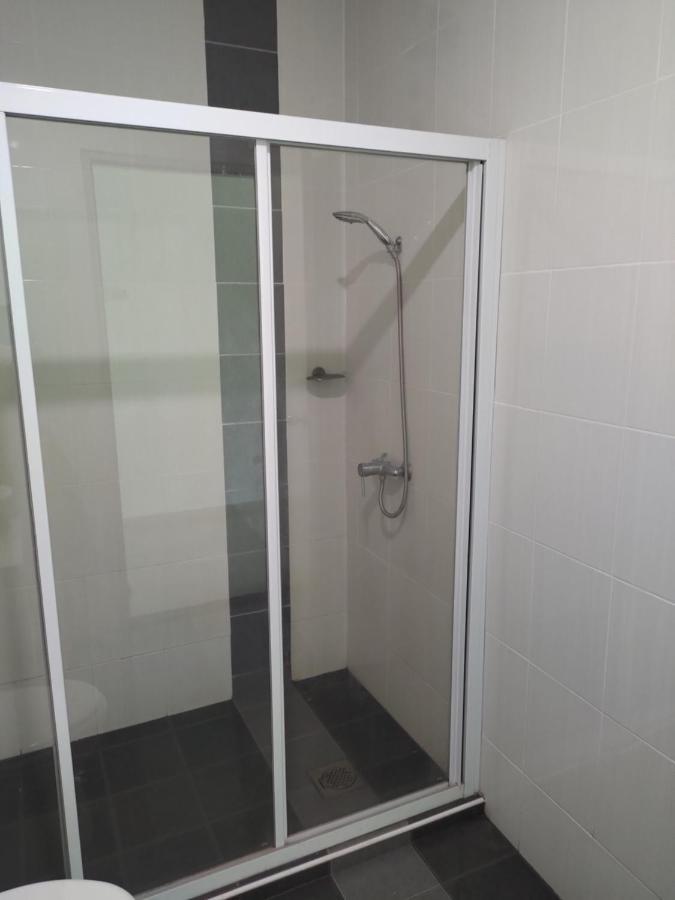 Marina Island Couple Home Stay Lumut Exteriör bild